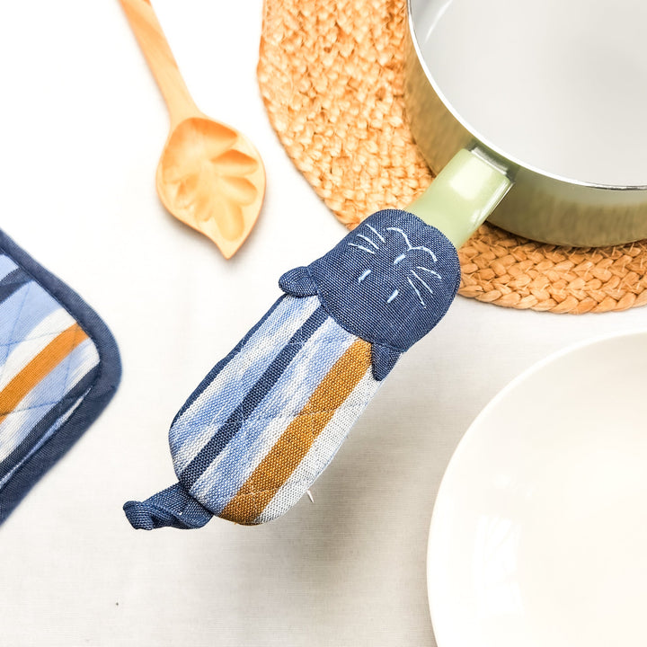 Cat skillet handle holder, navy blue and tan striped cat design, loop on top.