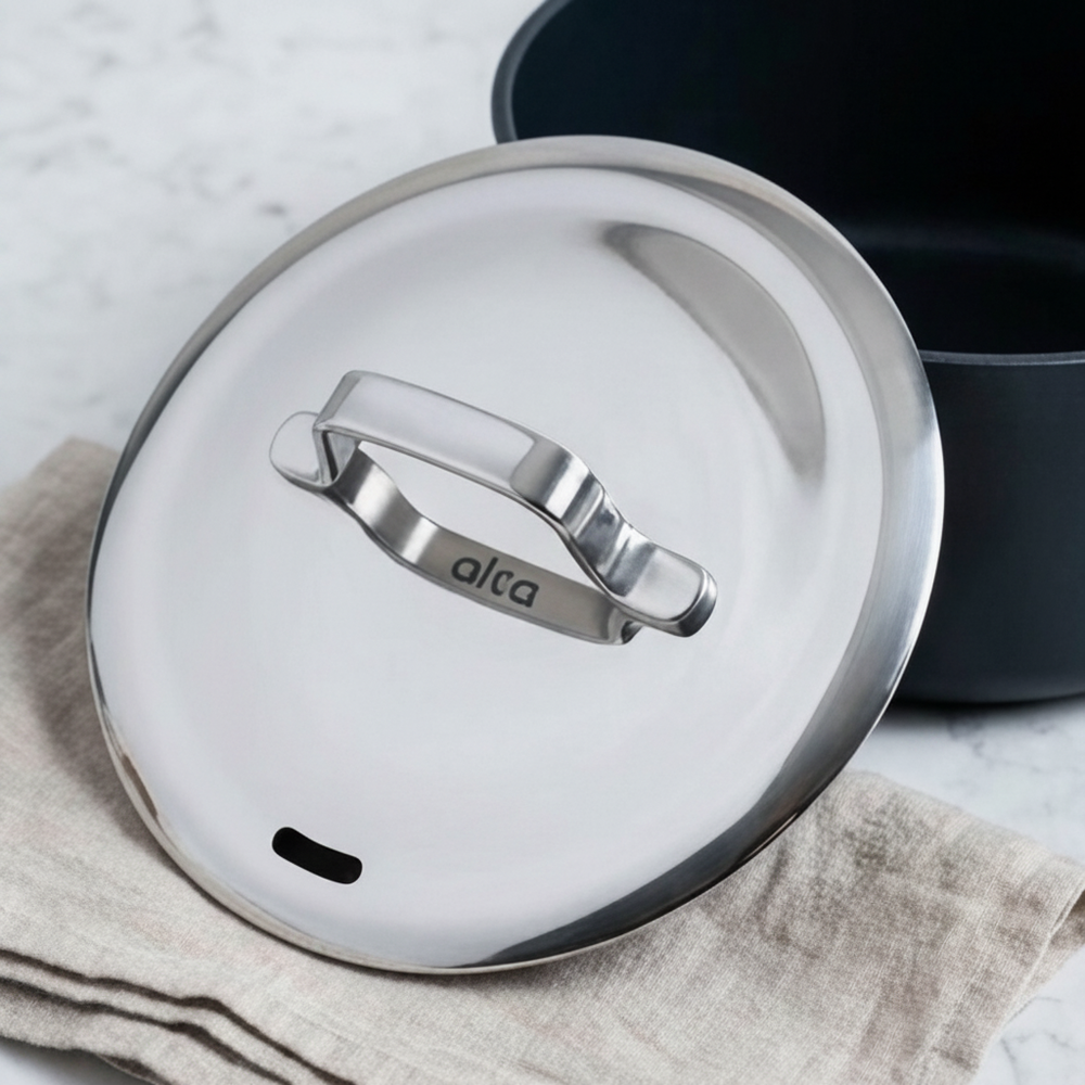 Stainless 2-qt saucepan lid with central knob and reflective surface