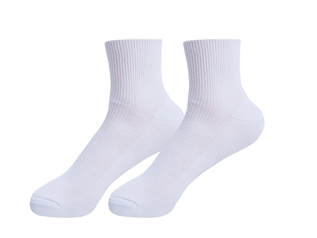 Pair of men’s organic cotton crew socks in white with ribbed knit