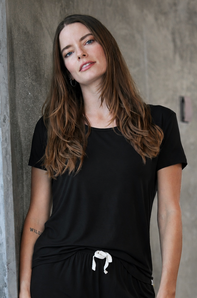 Black lounge short-sleeve t-shirt, scoop neck, ruched hem with drawstring